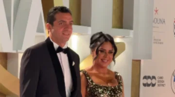 رانيا يوسف تظهـر بإطلالة جديدة دون تسريحة “الكيرلي” مع زوجها في ختام مهرجان الجونة